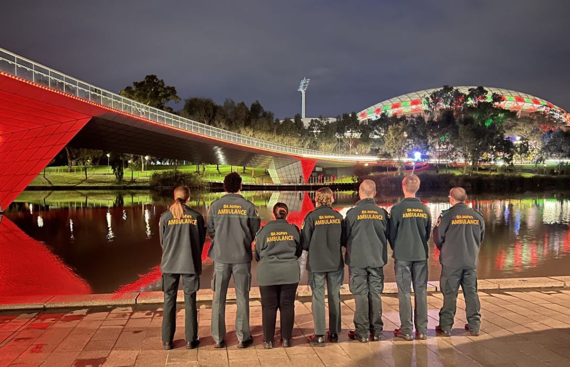 Vols Uniforms And Adelaide Footbridge 002